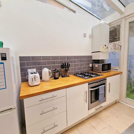 Ferienwohnung Beautiful Hyde Park Flat By Lancaster Gate Station With Private Back Patio London Exterior foto